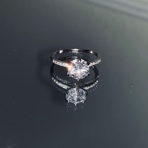 Beautiful Round Shaped Silver Ring 💍